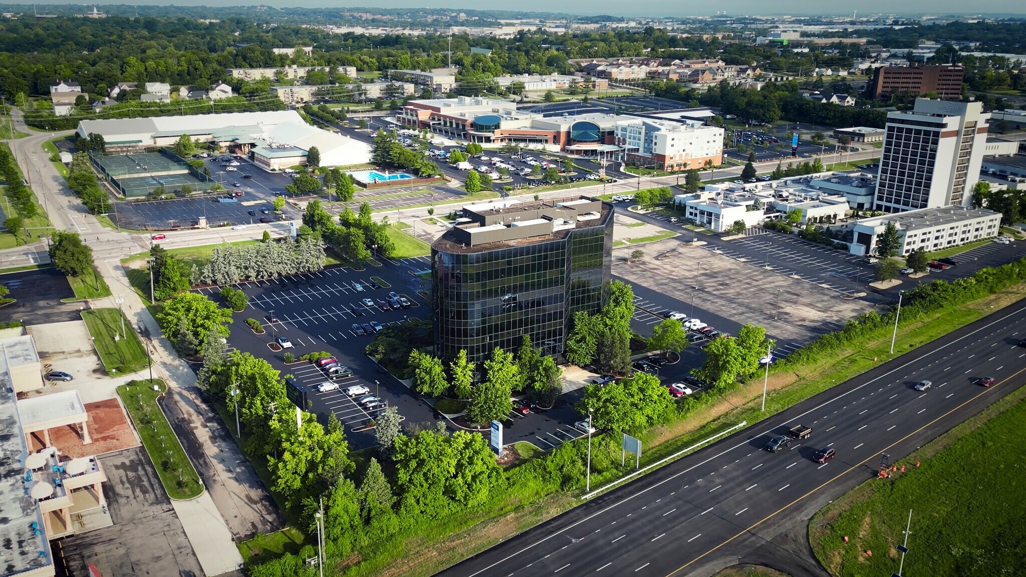 11260 Chester Rd, Cincinnati, OH for lease Building Photo- Image 1 of 5