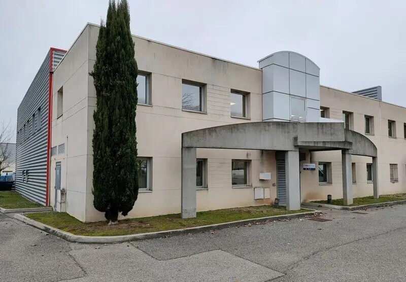 Flex dans Saint-Priest à louer - Photo du bâtiment - Image 1 de 8