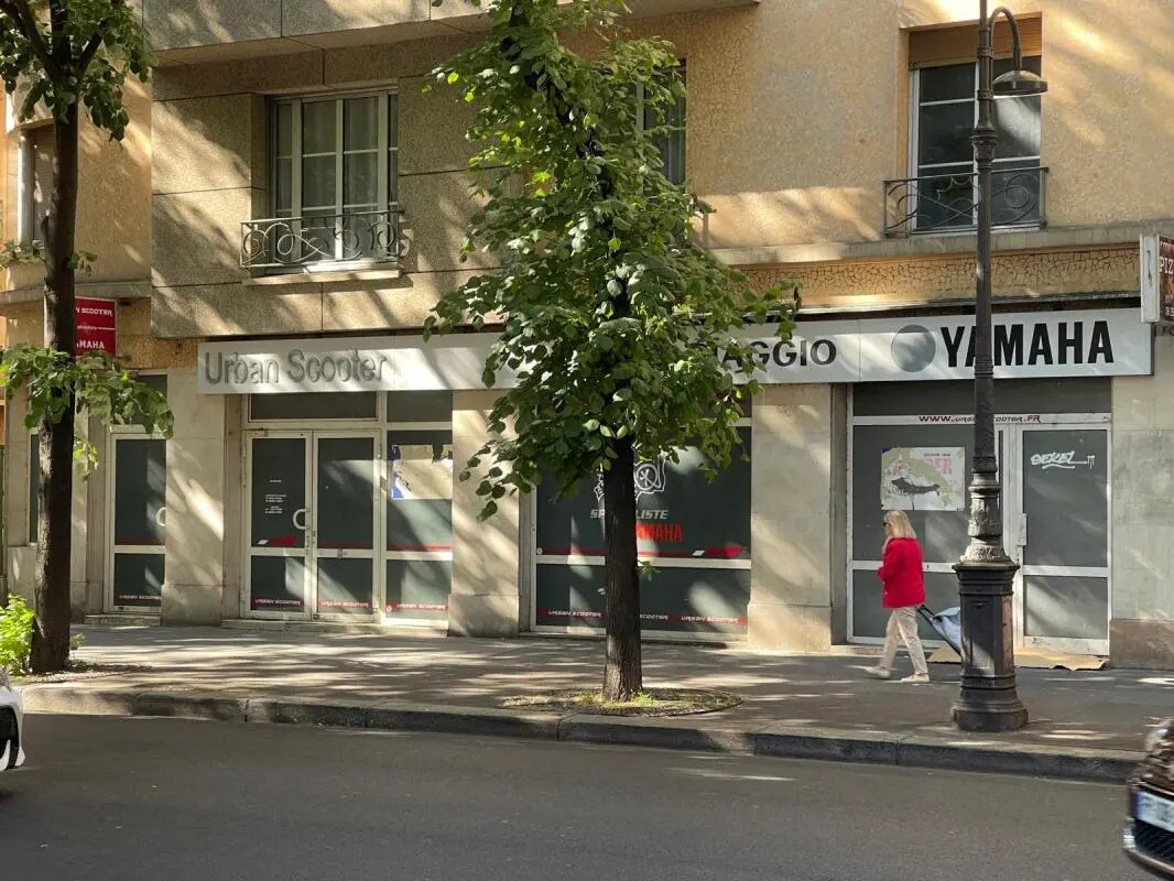 Retail in Paris for sale Building Photo- Image 1 of 5