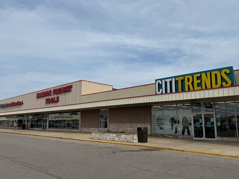 822 W McKinley Ave, Mishawaka, IN à louer - Photo du bâtiment - Image 3 de 9