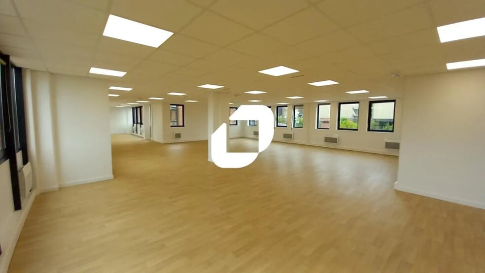 Office in VILLENEUVE-D'ASCQ for lease - Interior Photo - Image 2 of 8