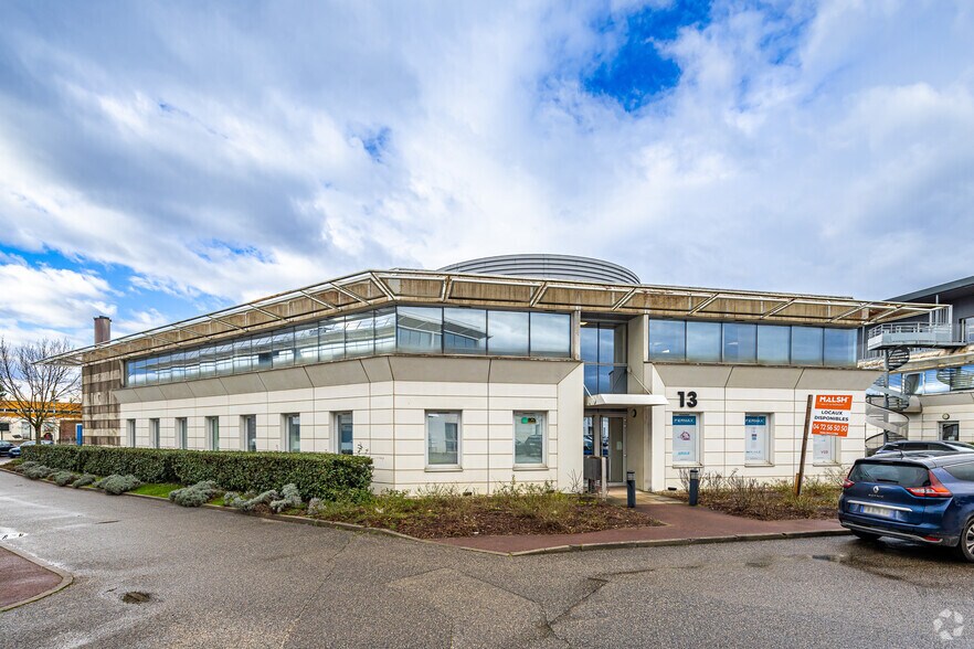 Office in Bron for sale - Primary Photo - Image 1 of 2