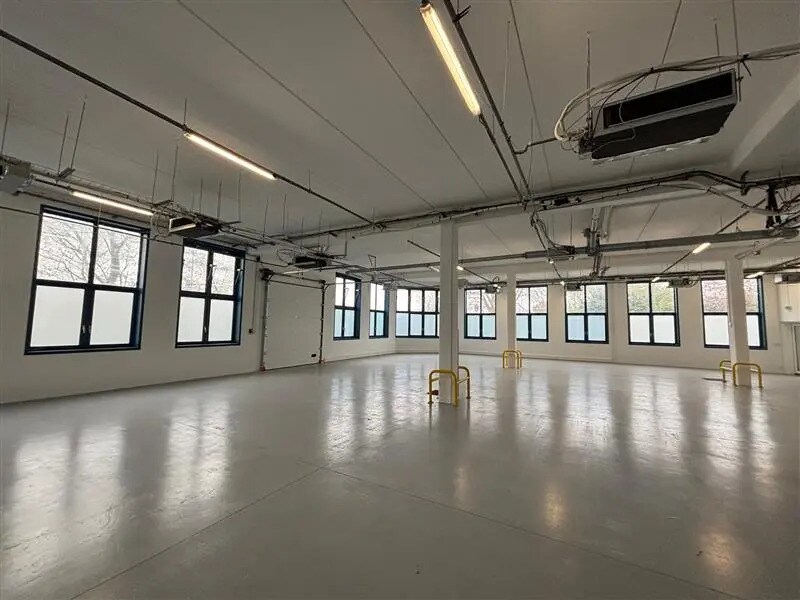 Flex in Fresnes for lease Interior Photo- Image 1 of 8