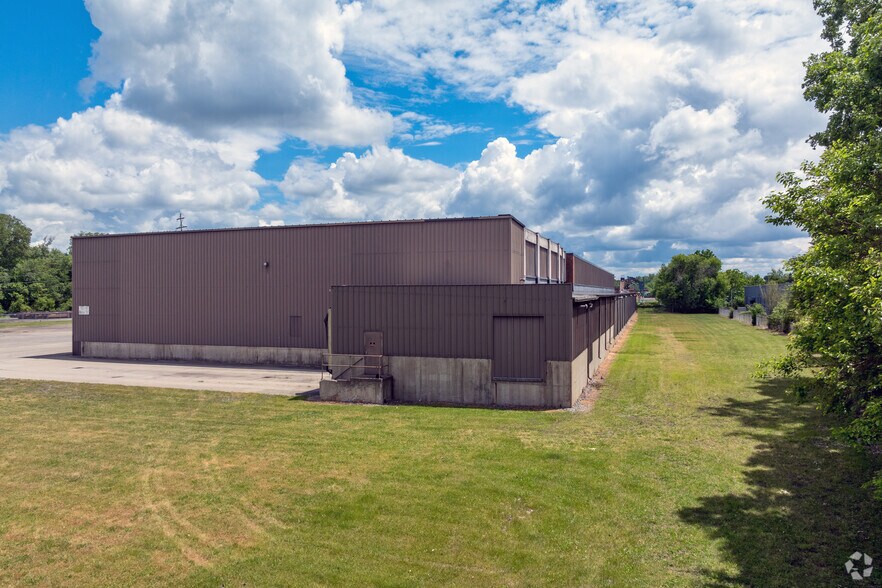 936 Water St, Jackson, MI à louer - Photo du bâtiment - Image 3 de 6