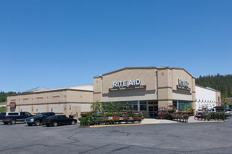 11720 Sutton Way, Grass Valley, CA à louer - Photo du bâtiment - Image 2 de 5