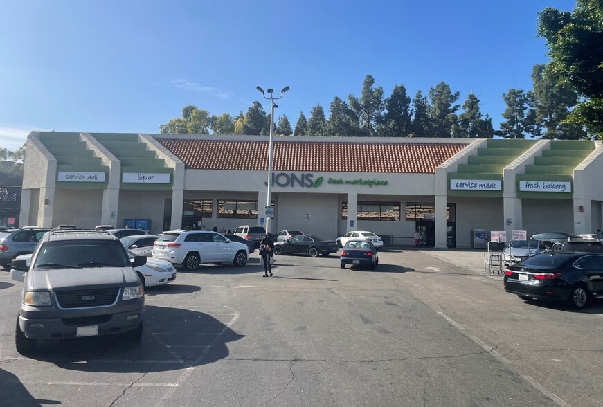 1533-1625 N Vermont Ave, Los Angeles, CA for lease - Building Photo - Image 2 of 7