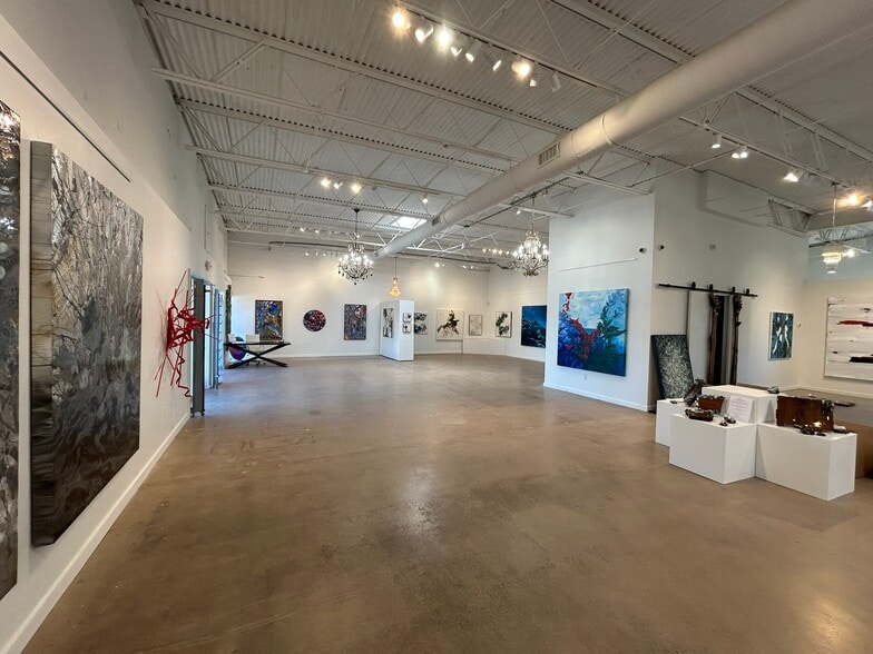 2835 Irving Blvd, Dallas, TX for sale - Building Photo - Image 2 of 9