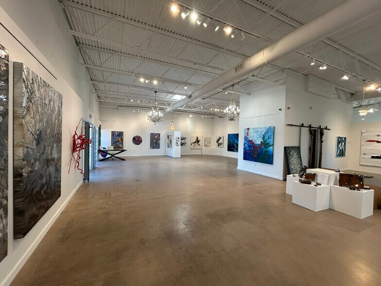 2835 Irving Blvd, Dallas, TX à vendre - Photo du bâtiment - Image 3 de 10
