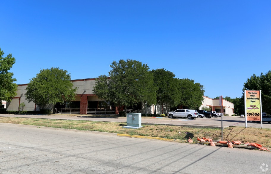 3923 Morse St, Denton, TX for lease - Primary Photo - Image 1 of 13