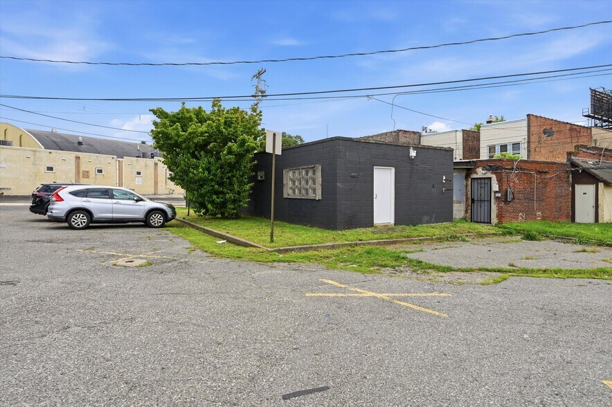 806 Powell Ave, Darby, PA à vendre - Photo du bâtiment - Image 3 de 16
