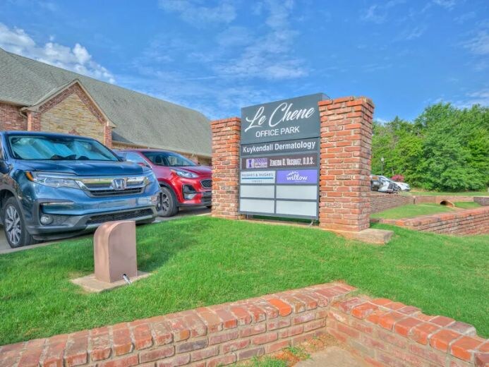 1218 E 9th St, Edmond, OK à louer - Photo du bâtiment - Image 2 de 19