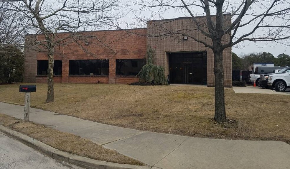 31 Old Dock Rd, Yaphank, NY for sale - Building Photo - Image 3 of 4