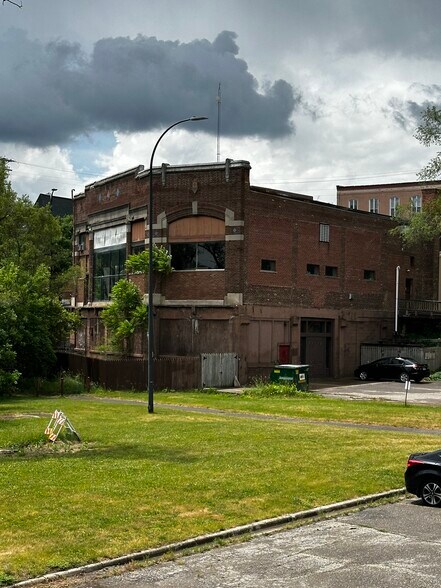 2 W Michigan Ave, Ypsilanti, MI à louer - Photo du bâtiment - Image 1 de 13