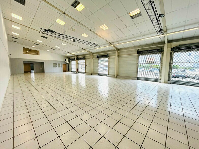 Flex in Le Havre for lease - Interior Photo - Image 2 of 7