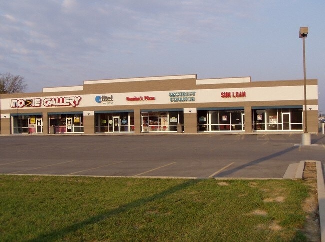 Plus de détails pour 1000 Leigh Ave, Anna, IL - Commerce de détail à louer