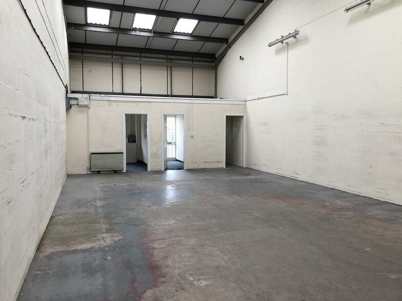 Unit 7, Dewsbury Road, Stoke On Trent for lease - Building Photo - Image 3 of 5