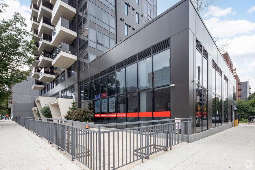 35-08 146th St, Flushing, NY à vendre - Photo du bâtiment - Image 2 de 10