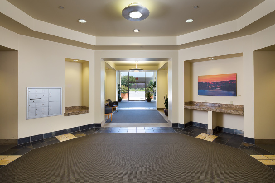 400 Plaza Dr, Folsom, CA for lease - Lobby - Image 2 of 22