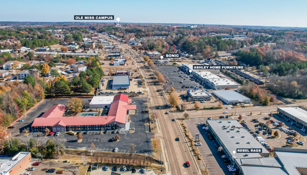 2313 W Jackson Ave, Oxford, MS à louer - Photo du bâtiment - Image 2 de 3