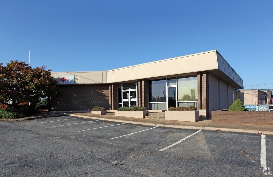 1607 Highland Ave NE, Hickory, NC à vendre - Photo principale - Image 1 de 1