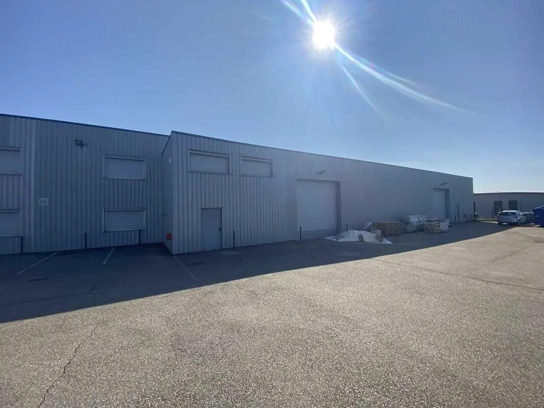 Flex in FLEURIEUX-SUR-L'ARBRESLE for lease Building Photo- Image 1 of 10