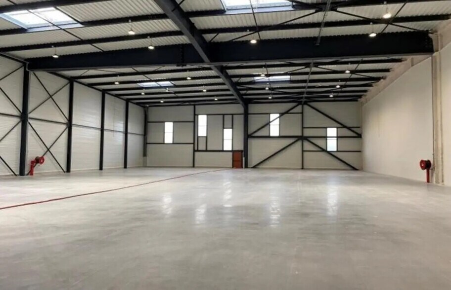 Flex dans SAINT-OUEN-L'AUMONE à louer - Photo du bâtiment - Image 3 de 11