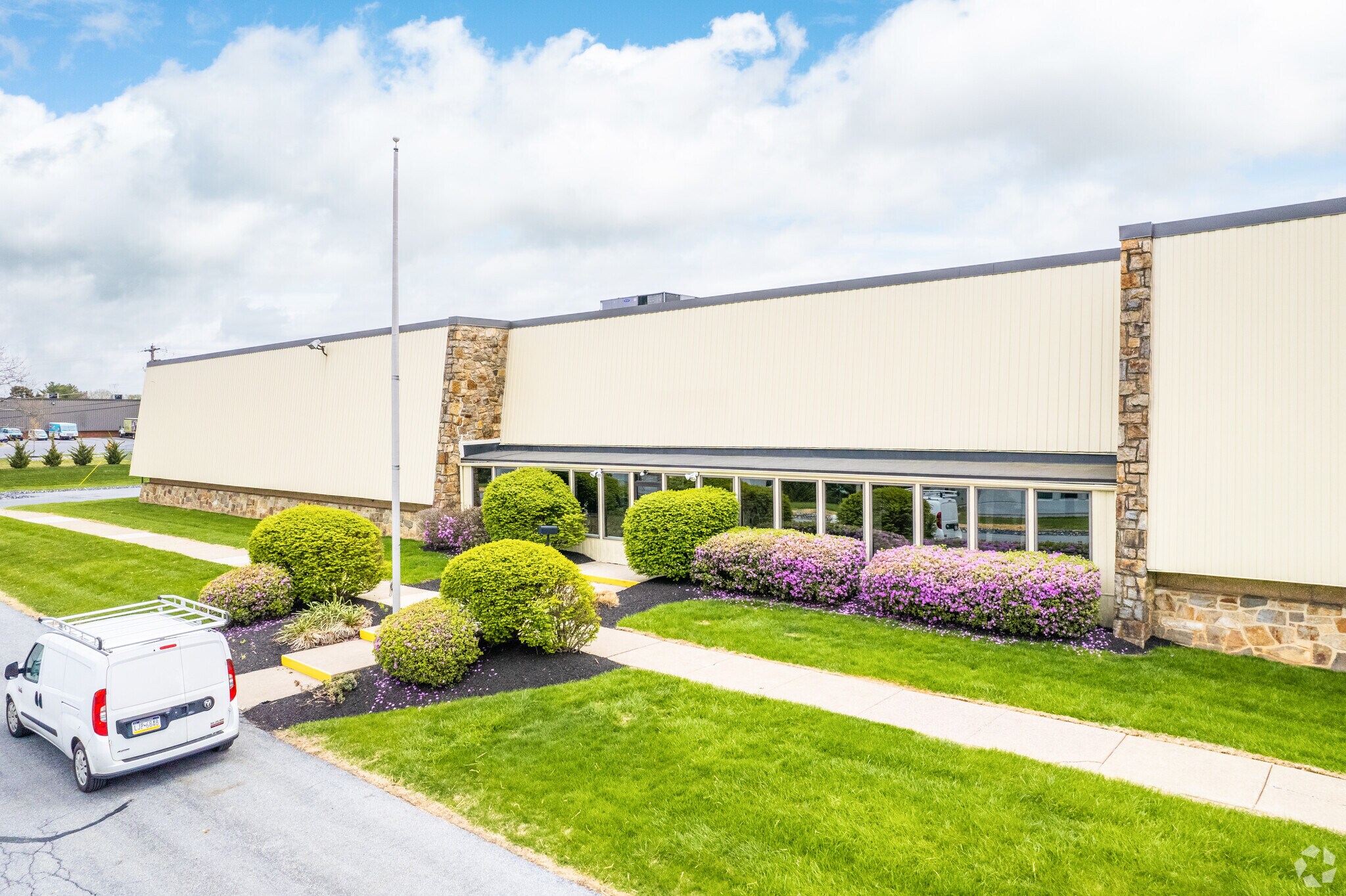 7072 Snowdrift Rd, Allentown, PA for lease Primary Photo- Image 1 of 7