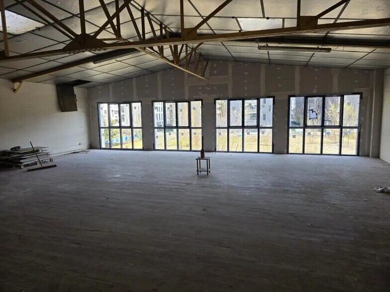 Flex in Bordeaux for lease - Interior Photo - Image 1 of 1