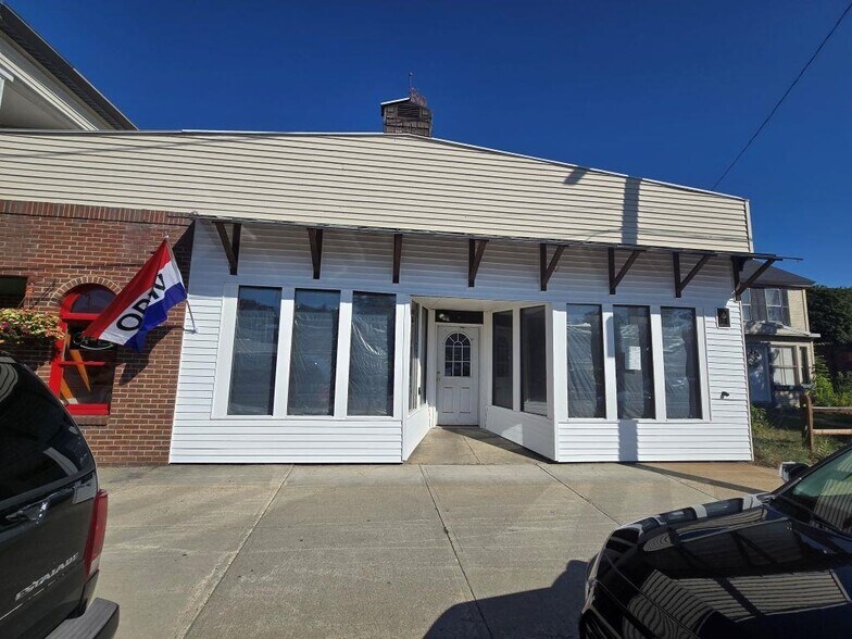 84 Pleasant St, Claremont, NH à louer - Photo du bâtiment - Image 2 de 6