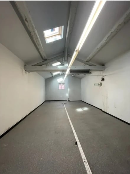 Multifamily in Tassin-la-Demi-Lune for sale - Interior Photo - Image 3 of 8