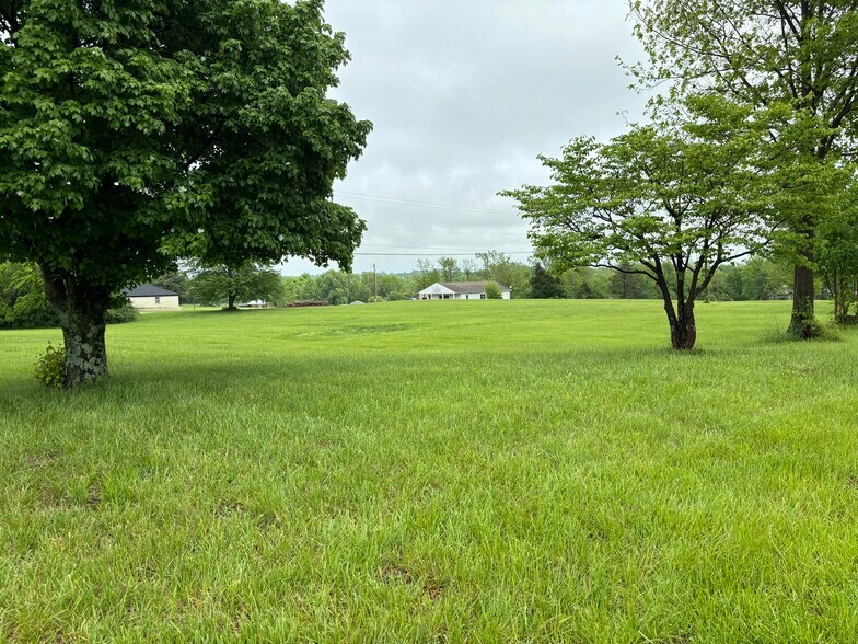2413 S KY 53, La Grange, KY à louer - Photo du bâtiment - Image 1 de 1