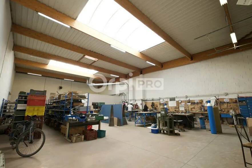 Office in Décines-Charpieu for lease - Interior Photo - Image 2 of 19