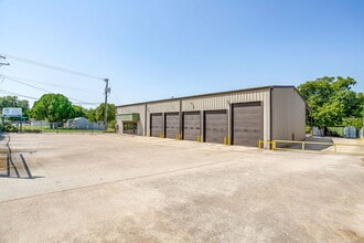 3040 Ramona Dr, Fort Worth, TX for lease Interior Photo- Image 2 of 47