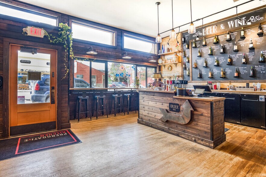 104 S Broadway Ave, Red Lodge, MT à vendre - Photo intérieure - Image 3 de 12