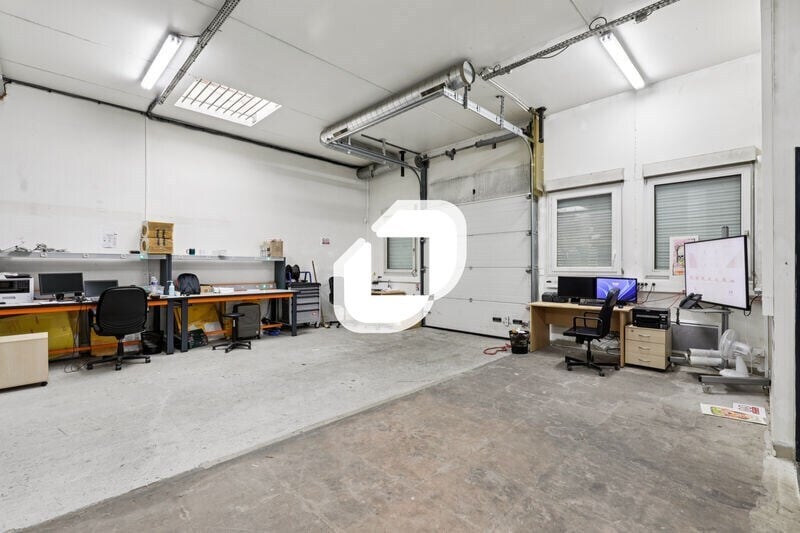 Flex in Nanterre for sale - Interior Photo - Image 2 of 9