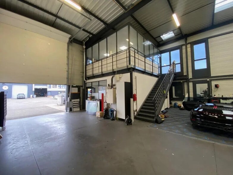 Flex in Saint-Fons for lease - Interior Photo - Image 3 of 6