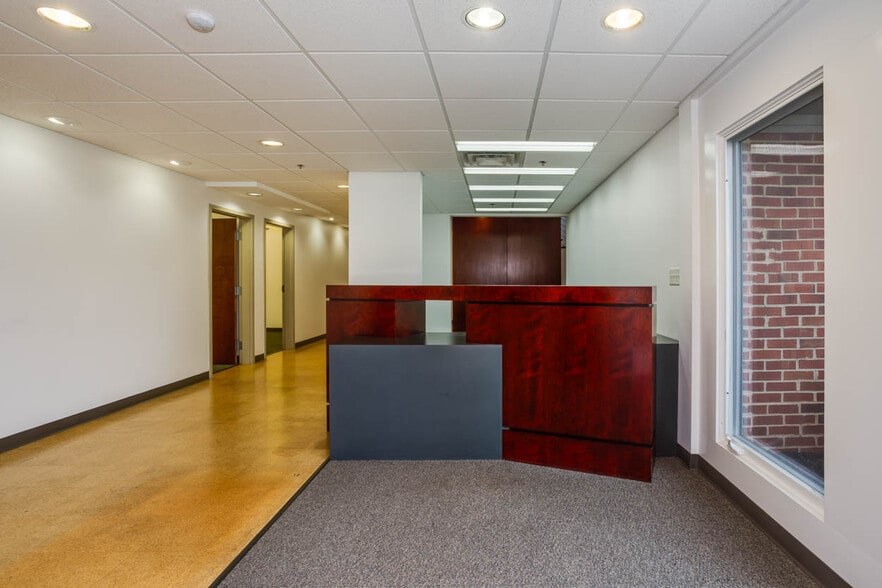 1140 E Market St, Charlottesville, VA à louer - Photo intérieure - Image 3 de 76
