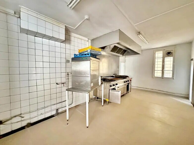 Flex in Sauveterre for sale - Interior Photo - Image 3 of 12
