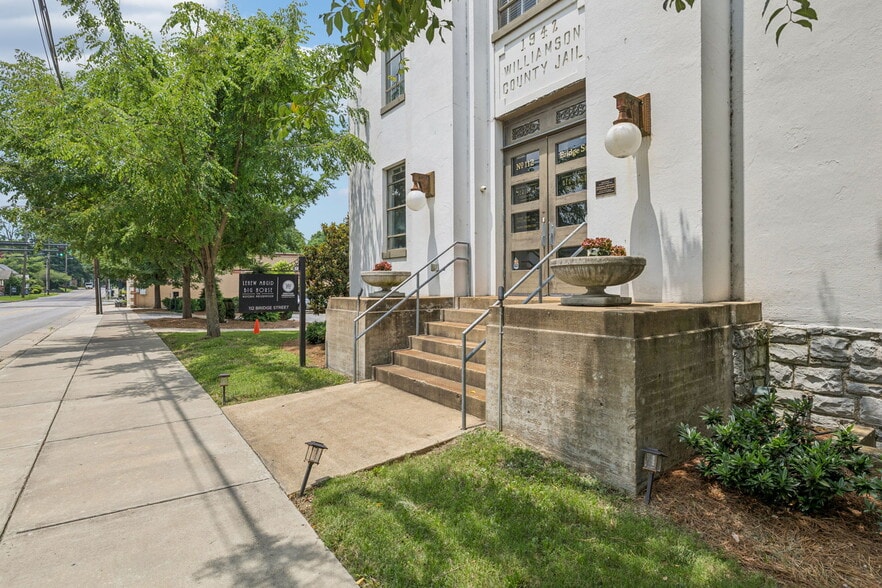 112 Bridge St, Franklin, TN for sale - Building Photo - Image 3 of 46