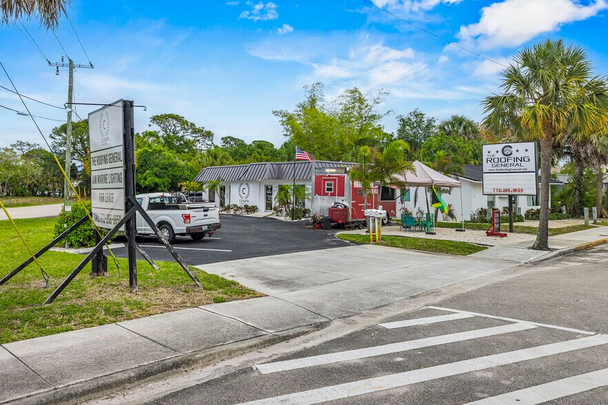4625 SE Dixie Hwy, Stuart, FL à vendre - Photo du bâtiment - Image 2 de 21