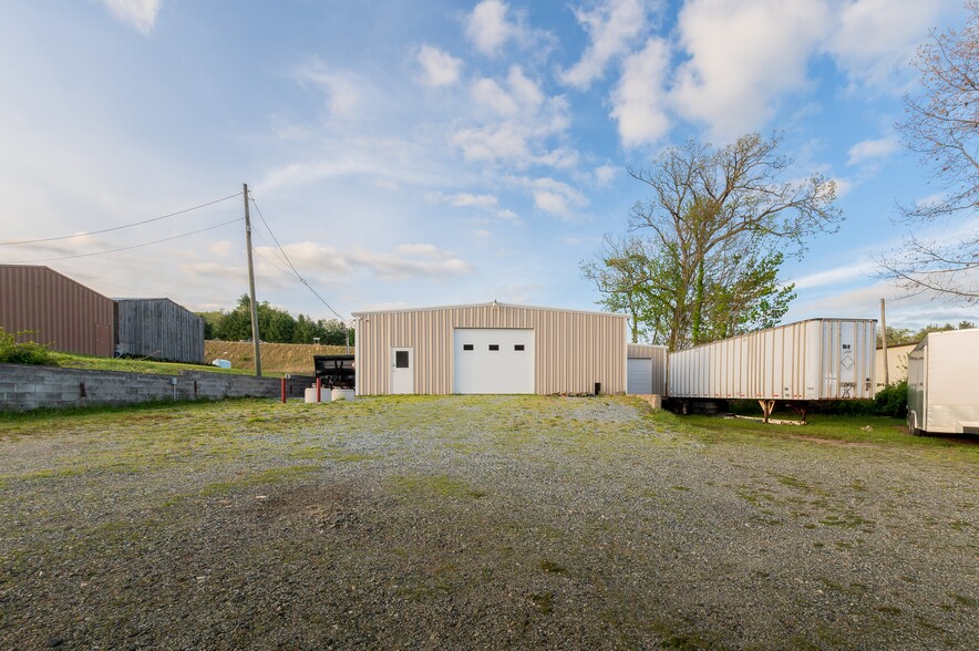 7371 Old US 421, Deep Gap, NC for lease - Building Photo - Image 1 of 26