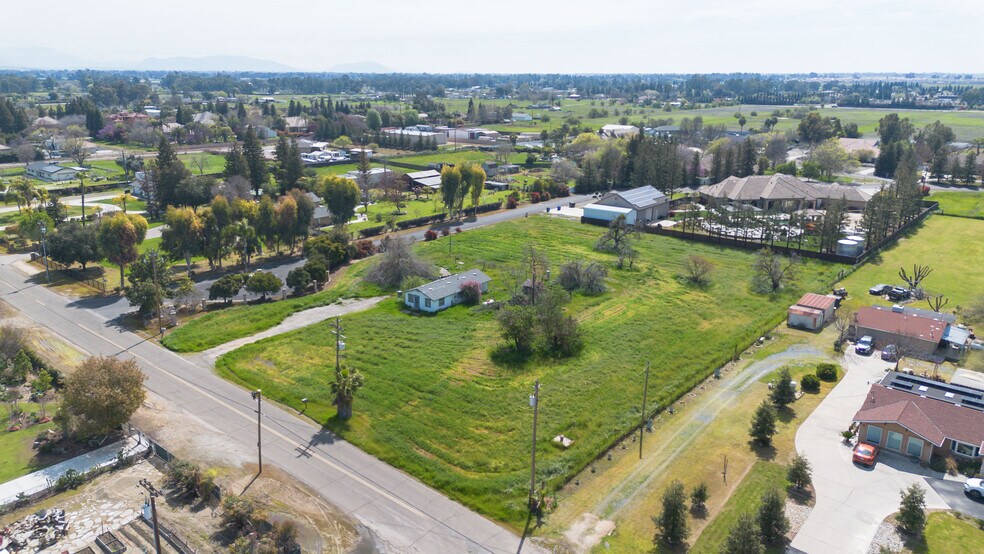 8045 Alluvial ave, Clovis, CA à vendre - Photo du bâtiment - Image 3 de 12