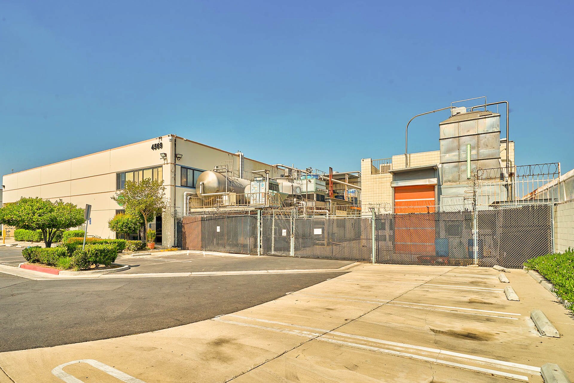 4569 Firestone Blvd, South Gate, CA à vendre Photo du bâtiment- Image 1 de 9