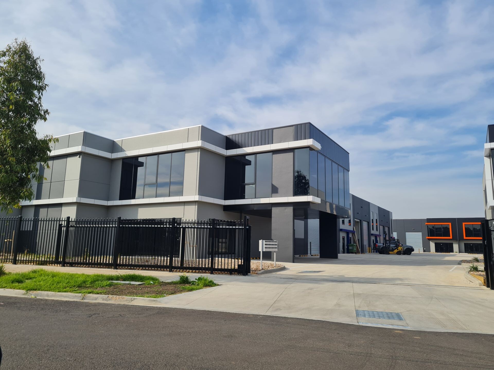 34 Rockfield Way, Ravenhall for lease Primary Photo- Image 1 of 2
