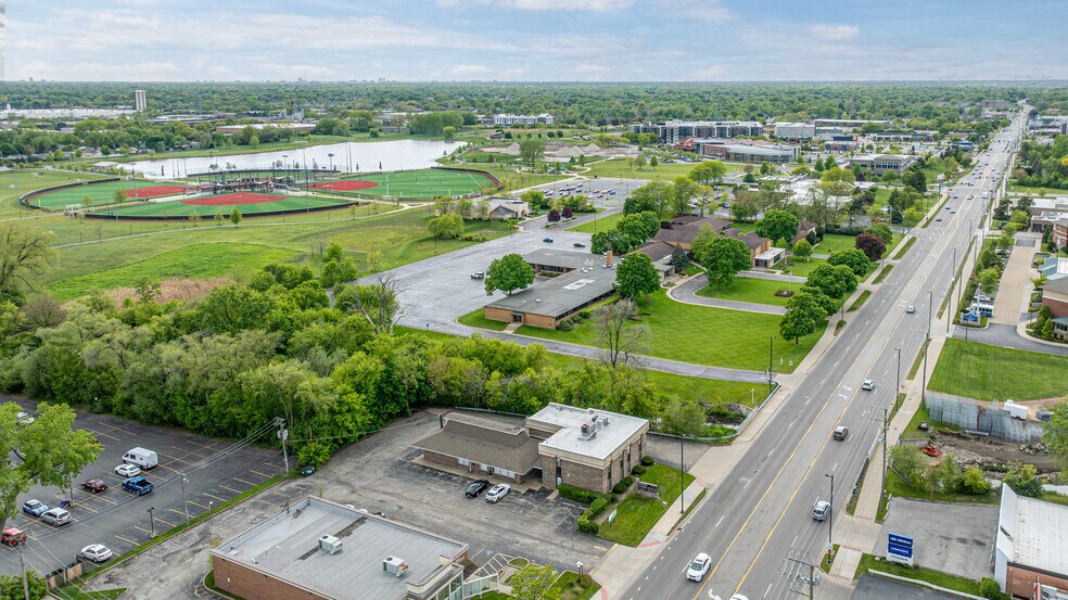 47 W Dundee Rd, Wheeling, IL à vendre - Photo du bâtiment - Image 3 de 20