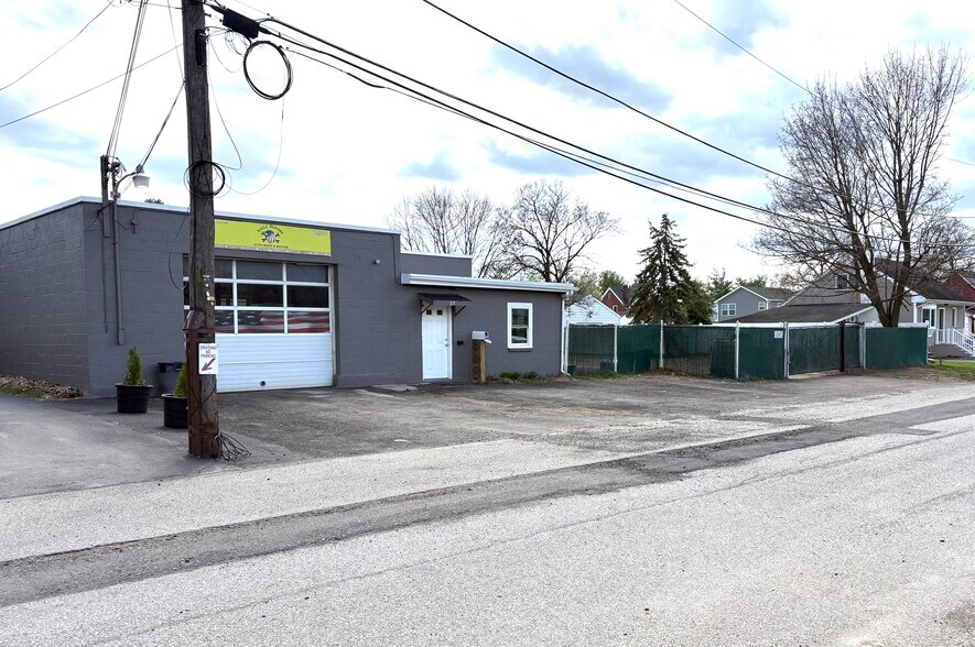 27 Brooks Ave, Morrisville, PA à vendre - Photo du bâtiment - Image 2 de 14