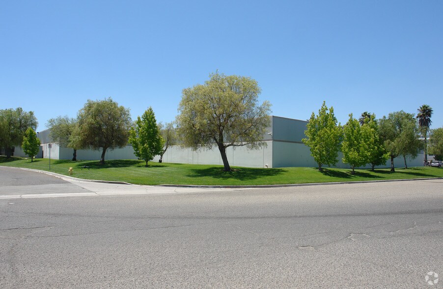 200 S Hallock Dr, Santa Paula, CA à vendre - Photo du bâtiment - Image 2 de 13