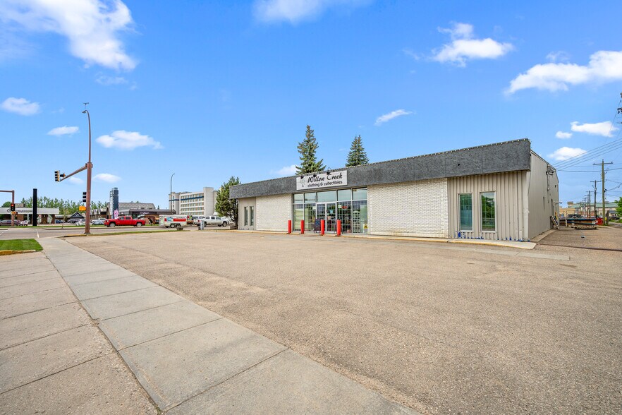 5402 44 St, Lloydminster, AB à vendre - Photo du bâtiment - Image 3 de 57