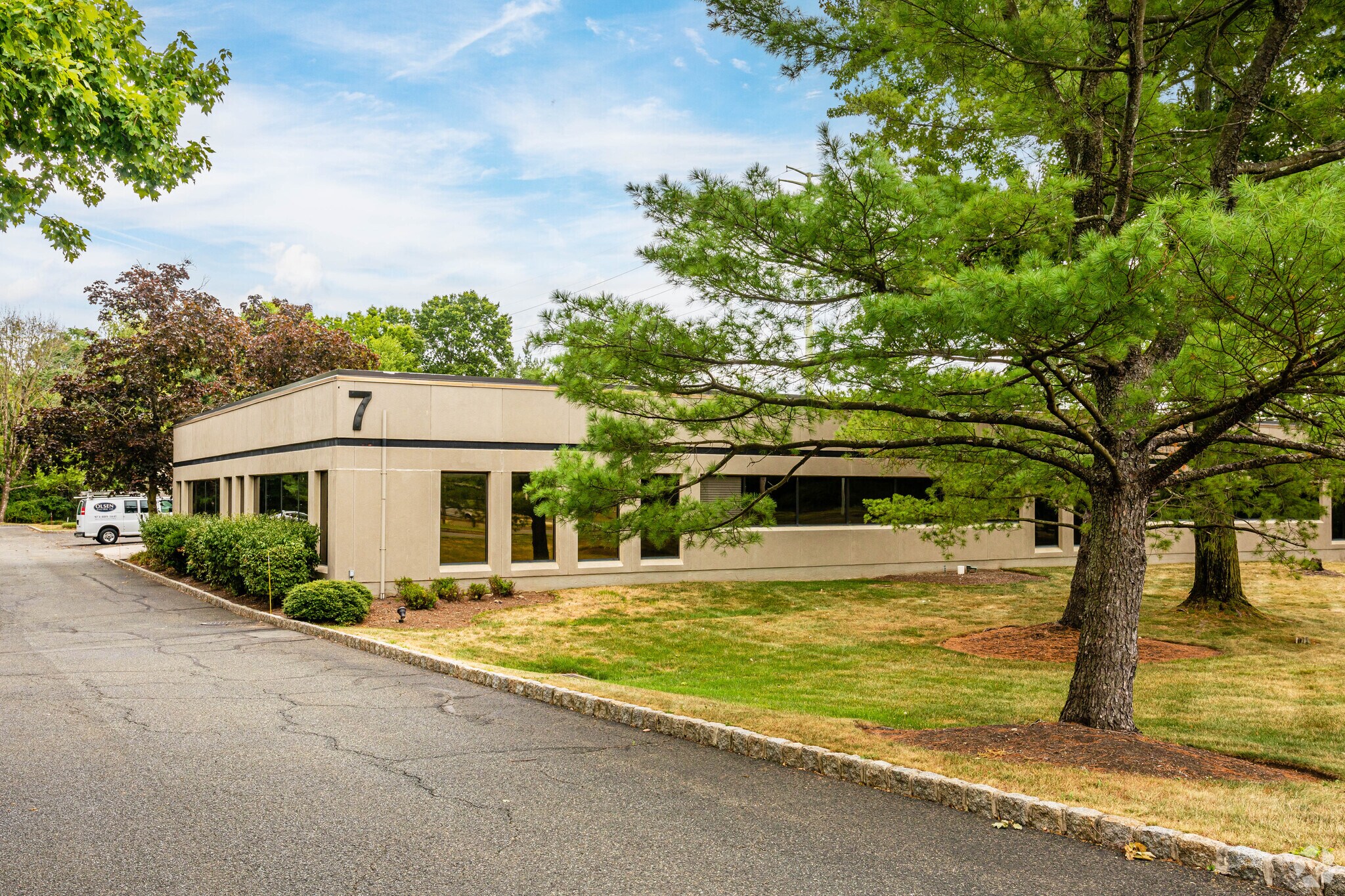 7 E Frederick Pl, Cedar Knolls, NJ à louer Photo du bâtiment- Image 1 de 11