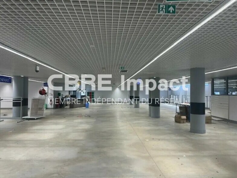 Retail in Reims for lease - Building Photo - Image 2 of 9